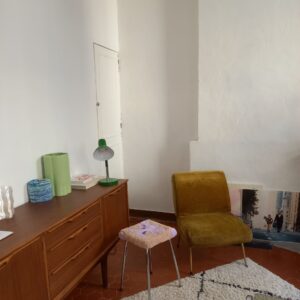 Tabouret formica beige et violet