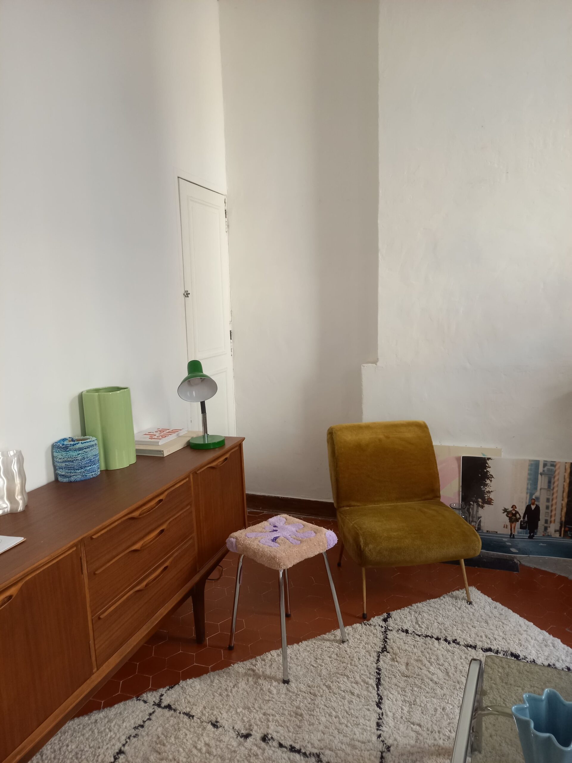 Tabouret formica beige et violet