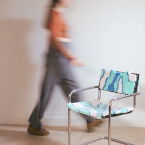 Fauteuil designer bleu et blanc