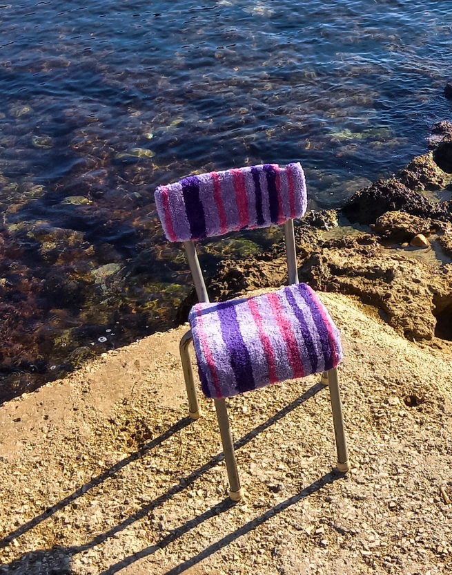 Chaise enfant violette