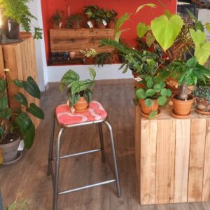 Tabouret d'école rose