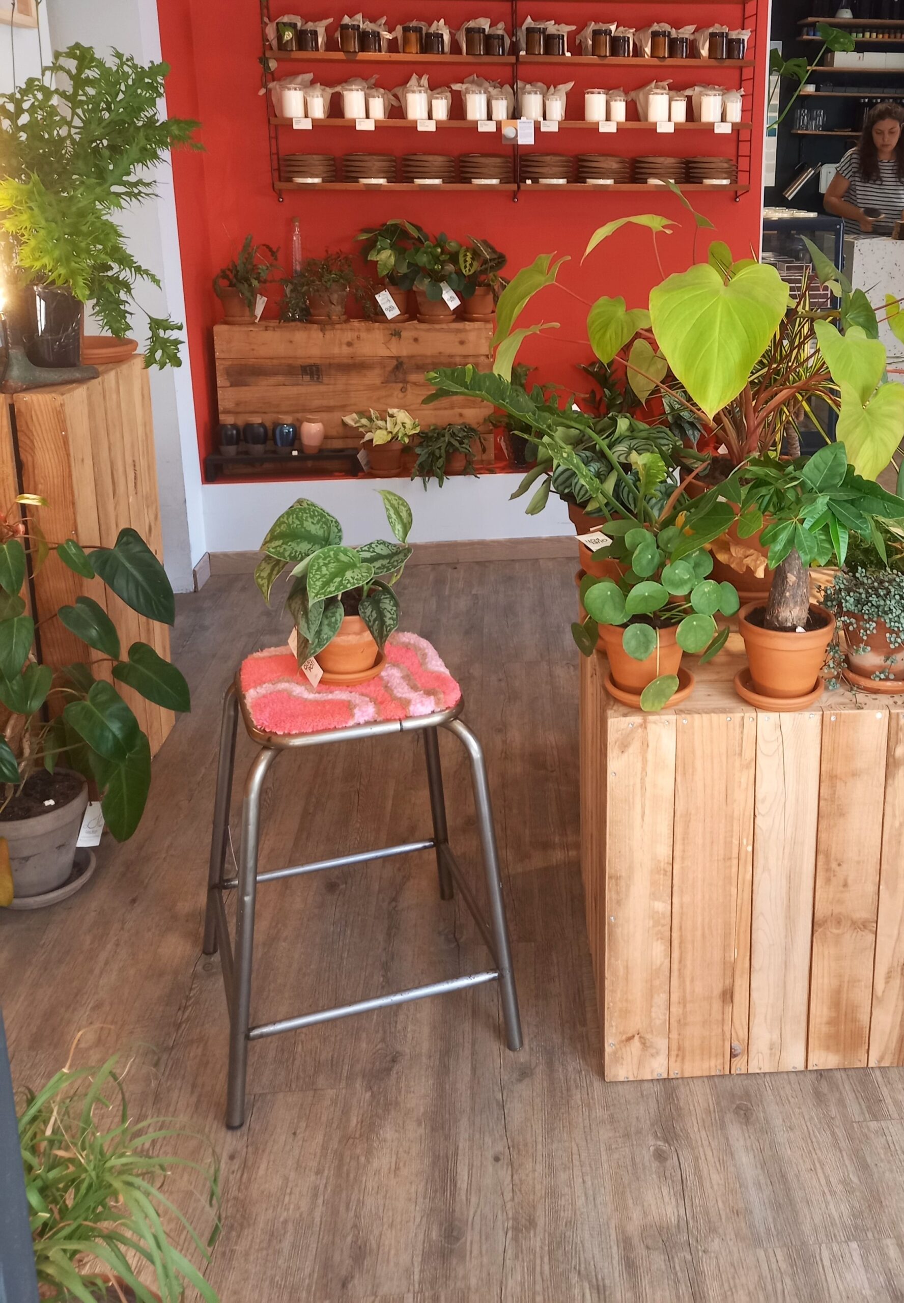 Tabouret d'école rose