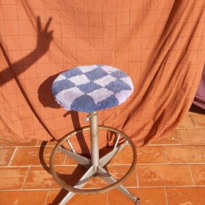Tabouret d'atelier violet et bleu
