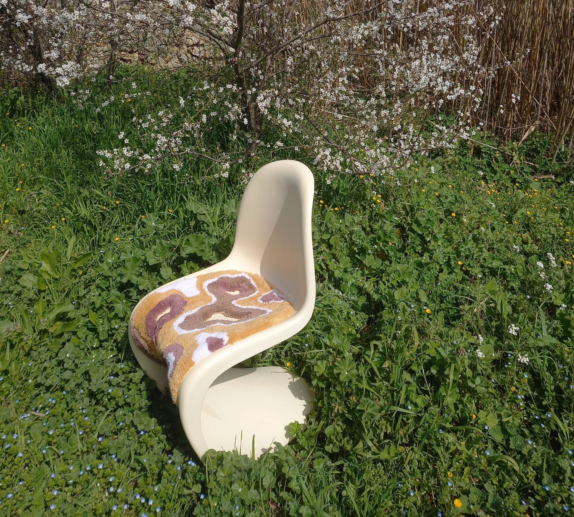 Chaise style panton beige et rose