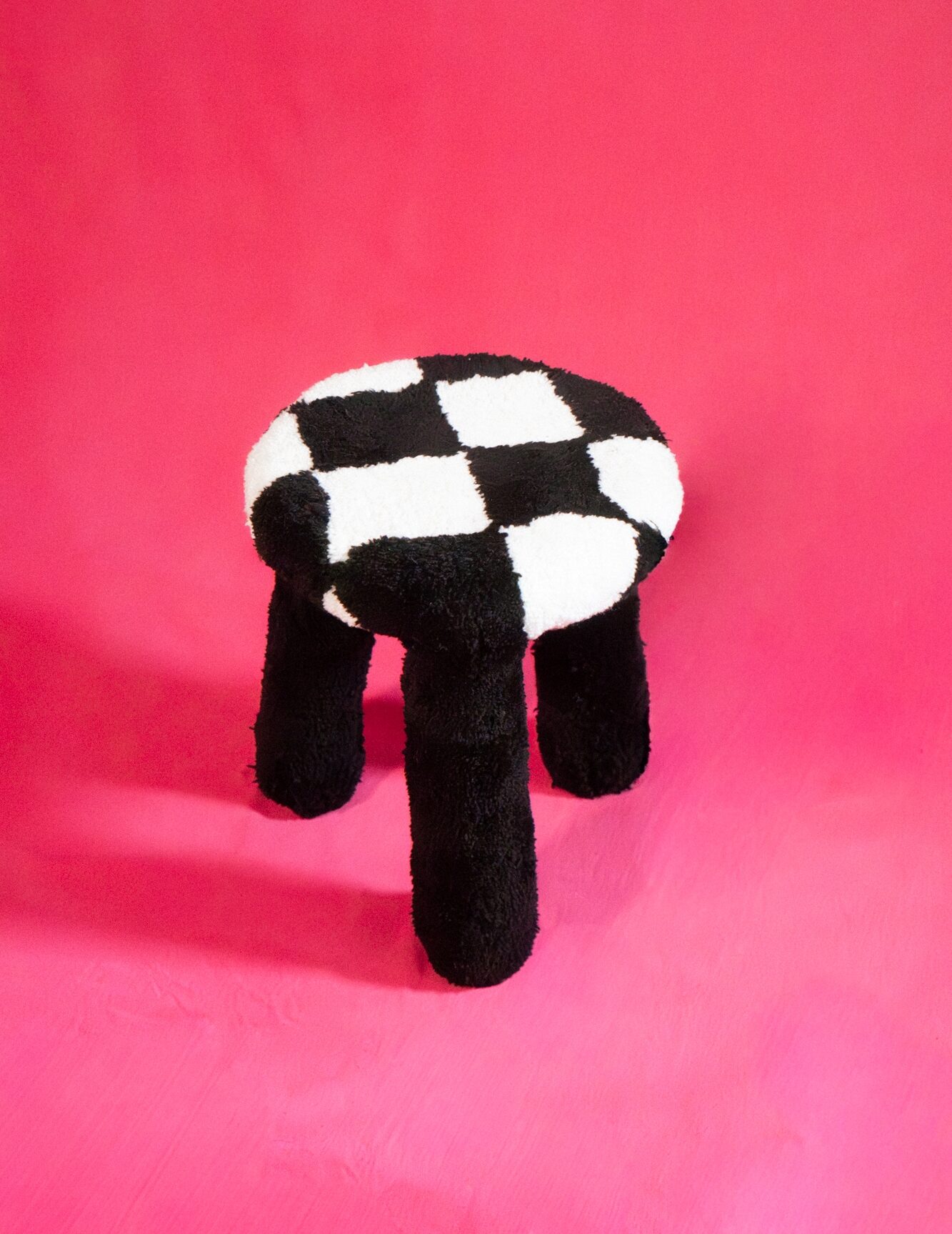 Petit tabouret noir et blanc